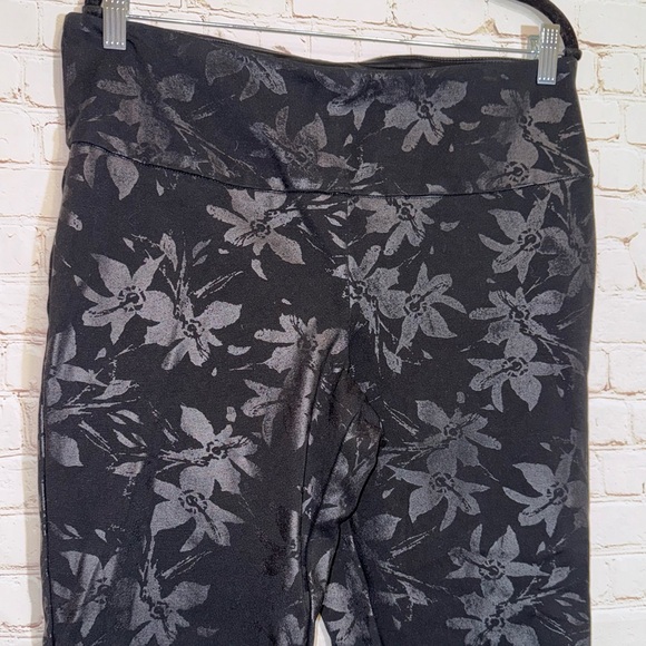 SOFT SURROUNDINGS Embossed Leggings, Size Large - Picture 6 of 10